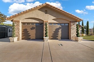 Building Photo - 7957 Bevin Ln