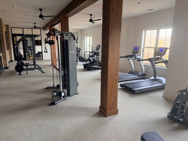 Foto del edificio - 853 Saddle Ridge Rd