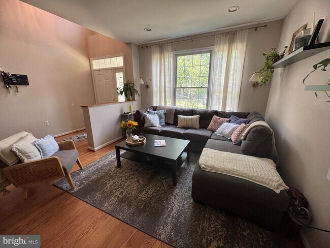 Foto del edificio - 1338 Park Garden Ln