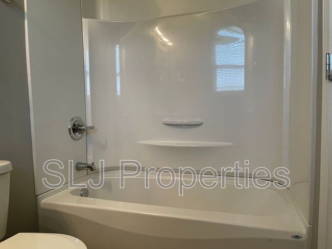 Foto del edificio - 614 E Chestnut St