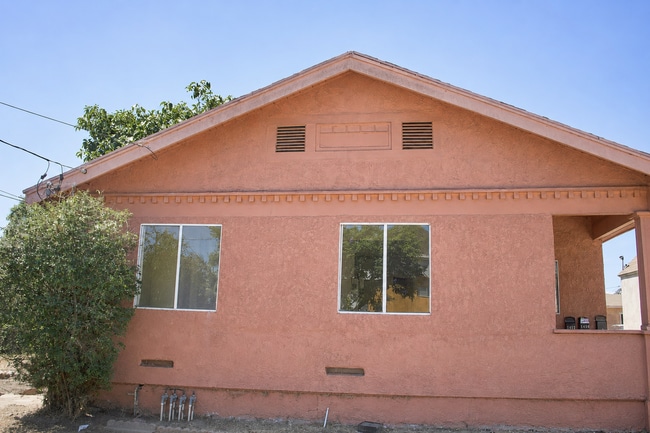 Building Photo - 1448 W 106th St