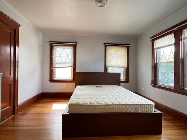 Building Photo - 17 Cheriton Rd