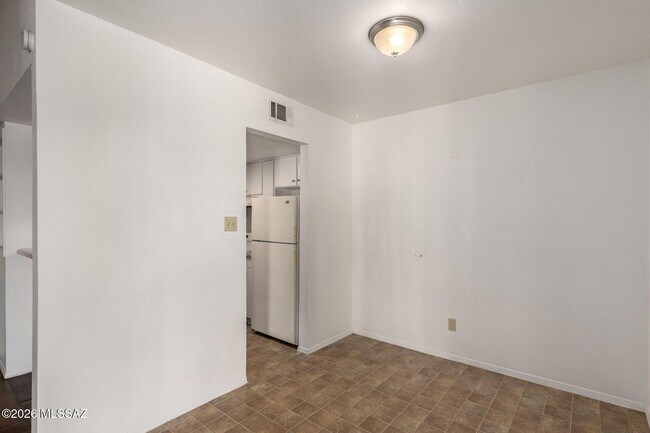 Foto del edificio - 1620 N Wilmot Rd