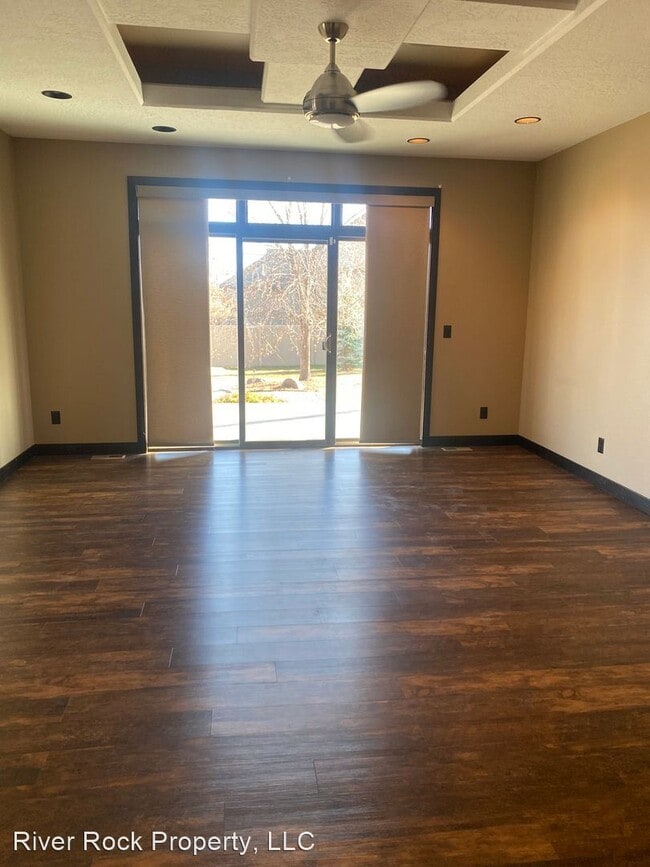 Building Photo - 5 br, 4 bath House - 3873 2nd St E