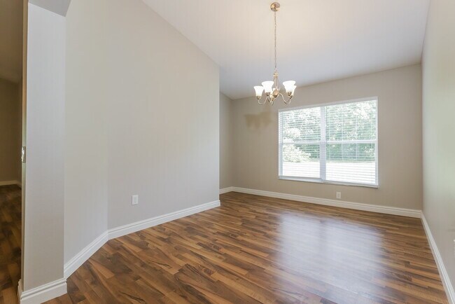 Building Photo - 3205 Saturn Ct