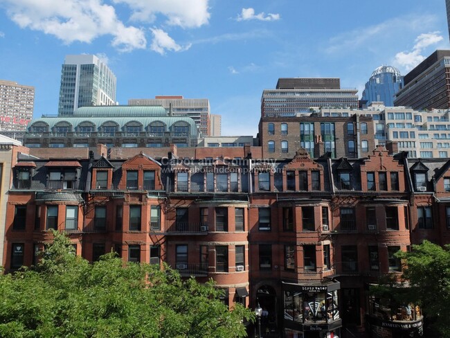 Foto del edificio - 213 Newbury St