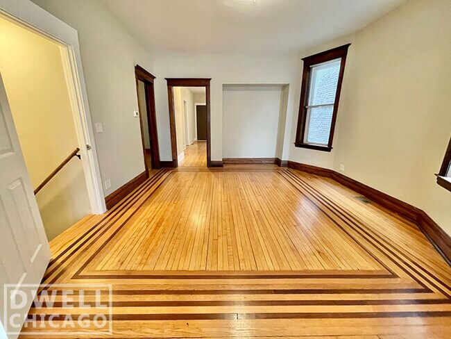 Foto del edificio - 3106 W Fullerton Ave