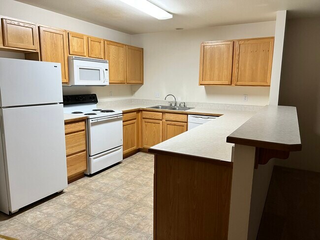 Building Photo - 5553 Glenridge Way