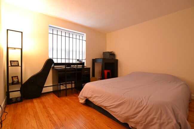 Foto del edificio - 71 Colborne Rd
