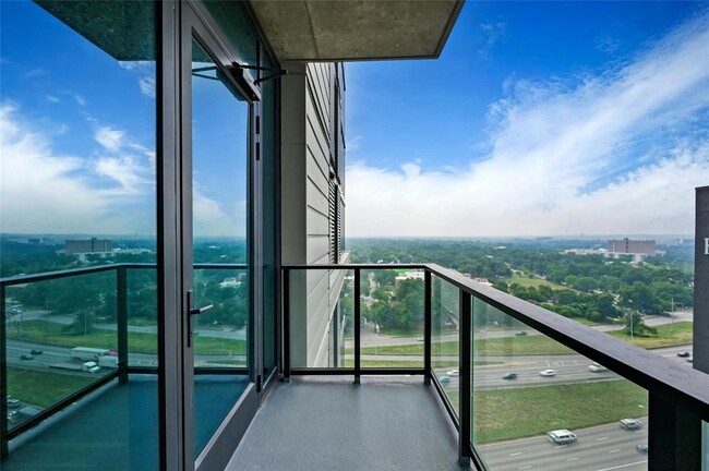 Foto del edificio - 84 East Ave