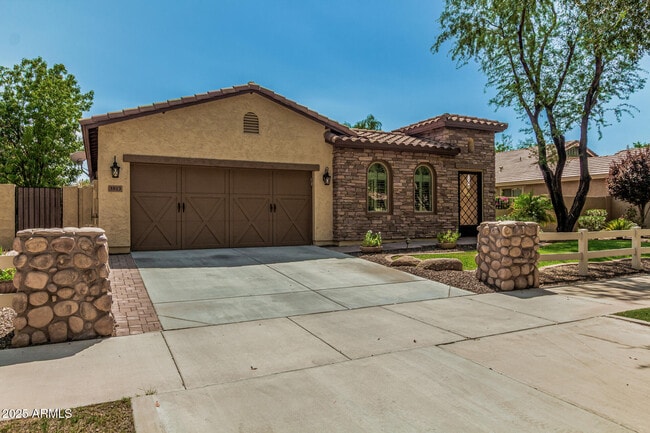 Building Photo - 3813 E Old Stone Cir