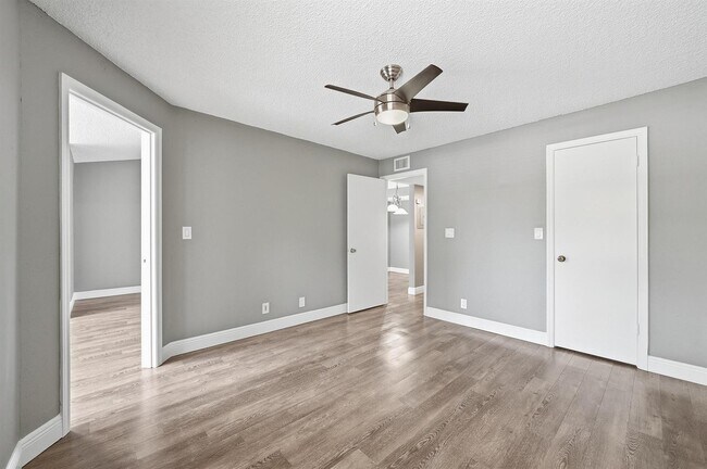 Foto del edificio - 2900 S University Dr