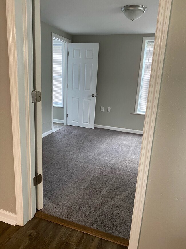 Building Photo - 107 Laroque Ln