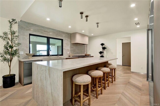Foto del edificio - 10742 Walnut Dr
