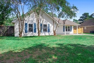 Building Photo - 15116 Rosewood St