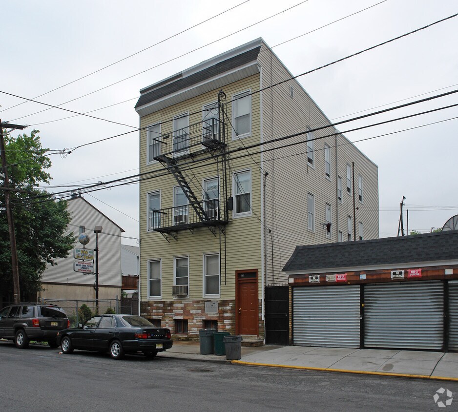 329 Oliver St, Newark, NJ 07105 Apartments in Newark, NJ