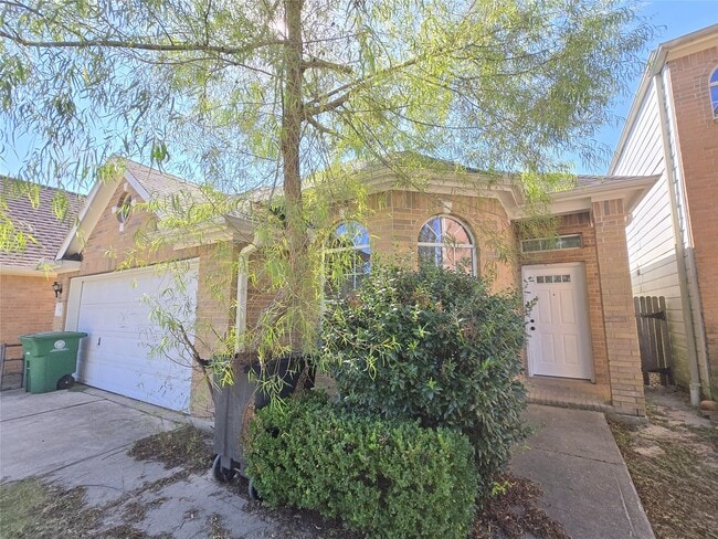 Building Photo - 811 Forest Hillside Ln