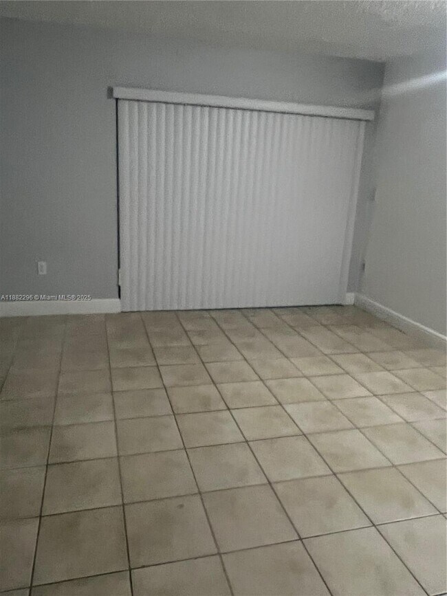Foto del edificio - 7110 NW 179th St