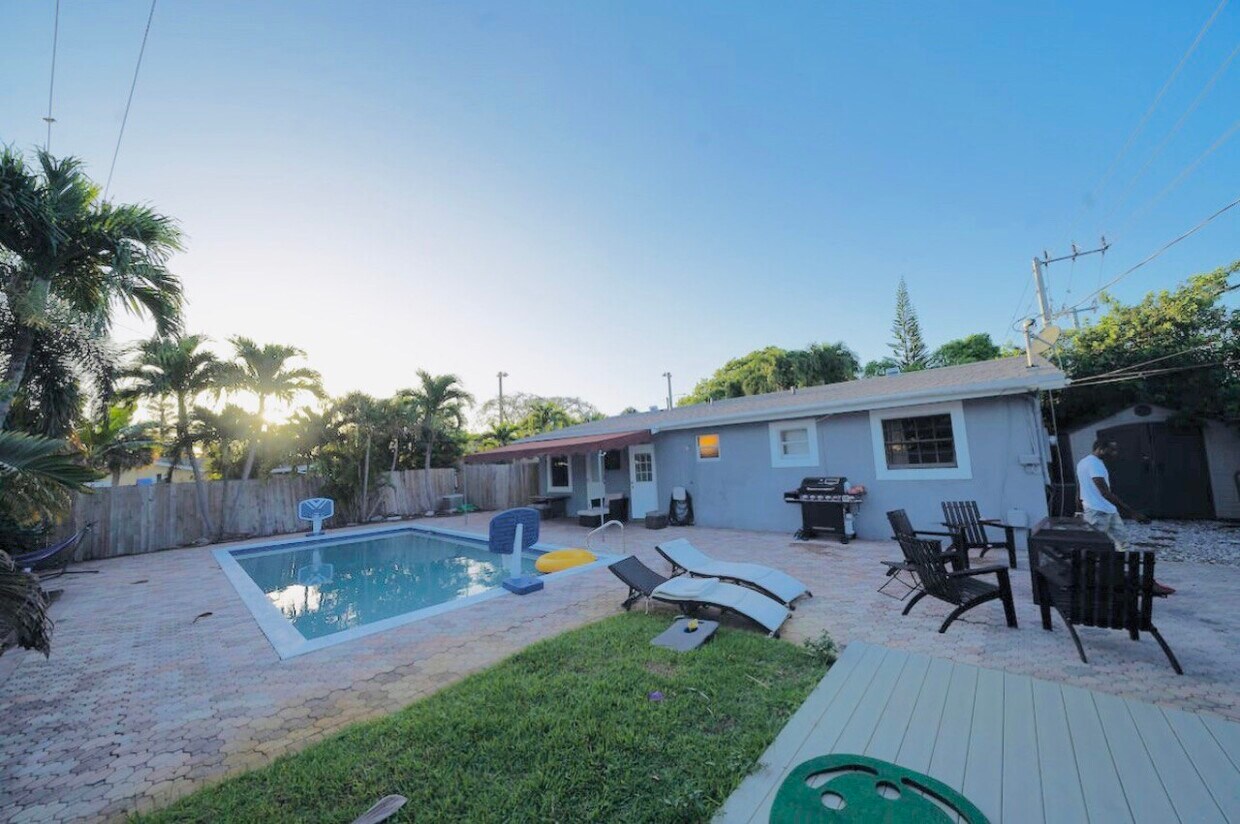Primary Photo - 3700 SW 16th St