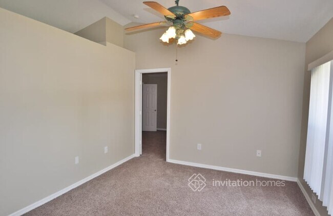 Building Photo - 206 Regal Downs Cir