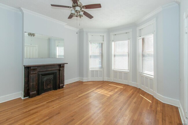 Foto del edificio - 341 Madison Ave