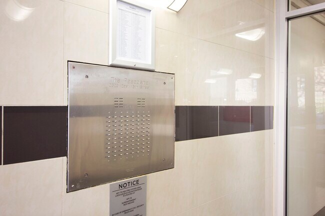 Foto del edificio - 2625 E 13th St