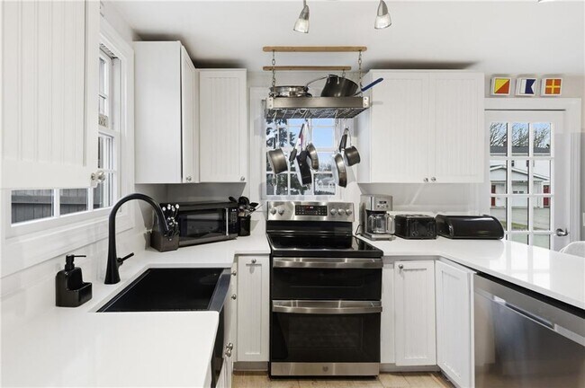 Building Photo - 72 Seascape Ave