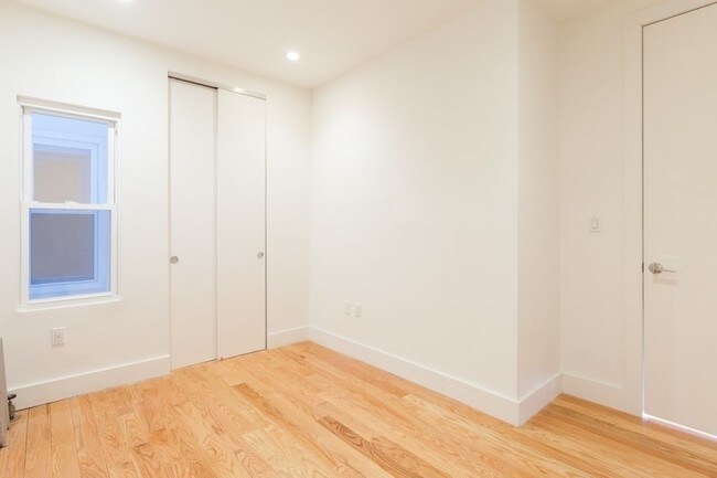 Interior Photo - 350 5th St