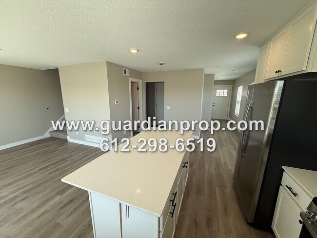Foto del edificio - Luxury New Construction Townhouse, End Unit, Lower Family Room w/Walkout, 4 Baths, Loft Area