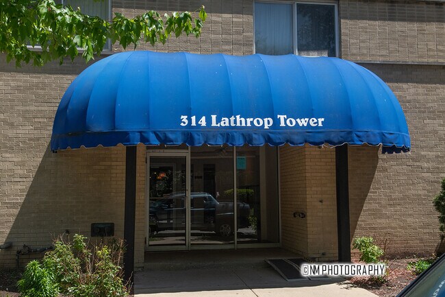 Foto del edificio - 314 Lathrop Ave