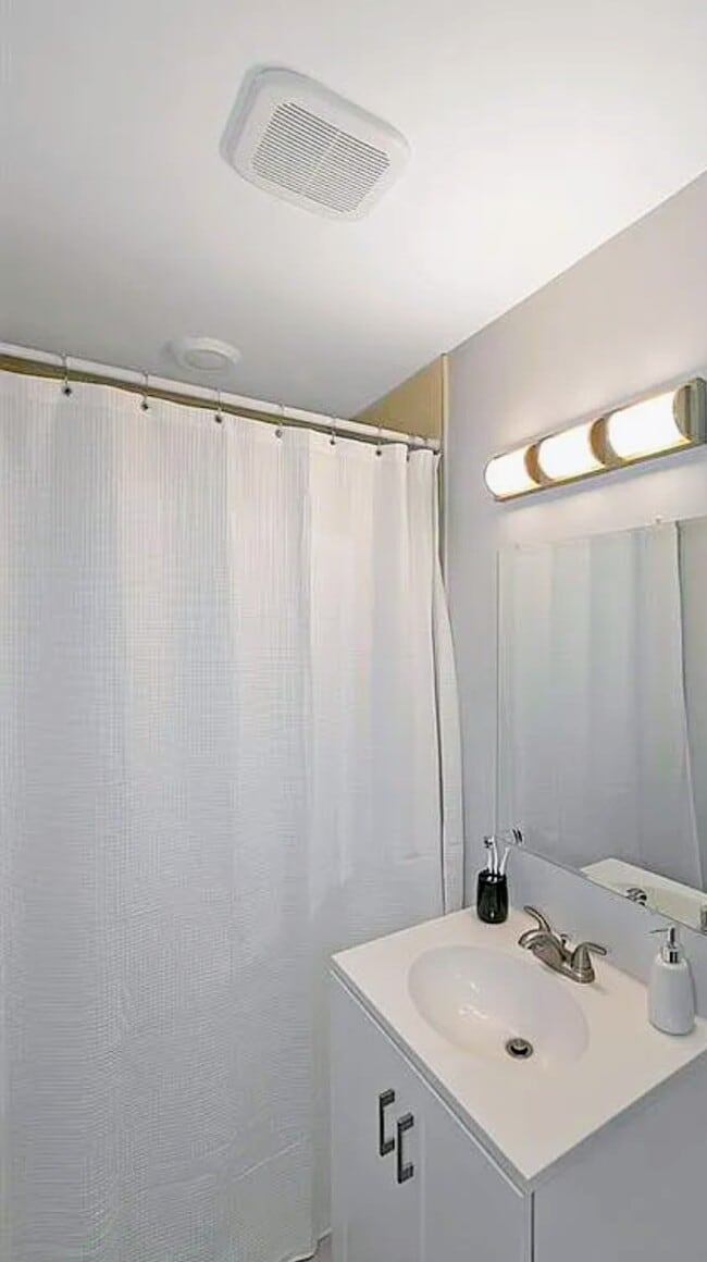 Building Photo - 1513 Wildwood Dr