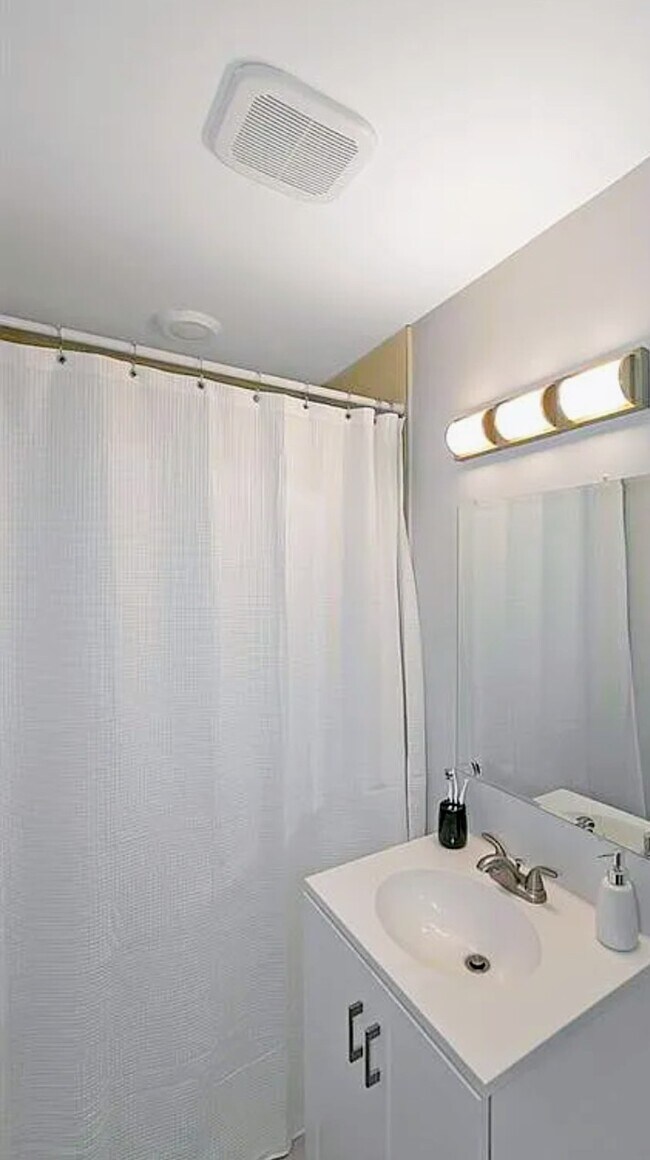 Foto del edificio - 1513 Wildwood Dr