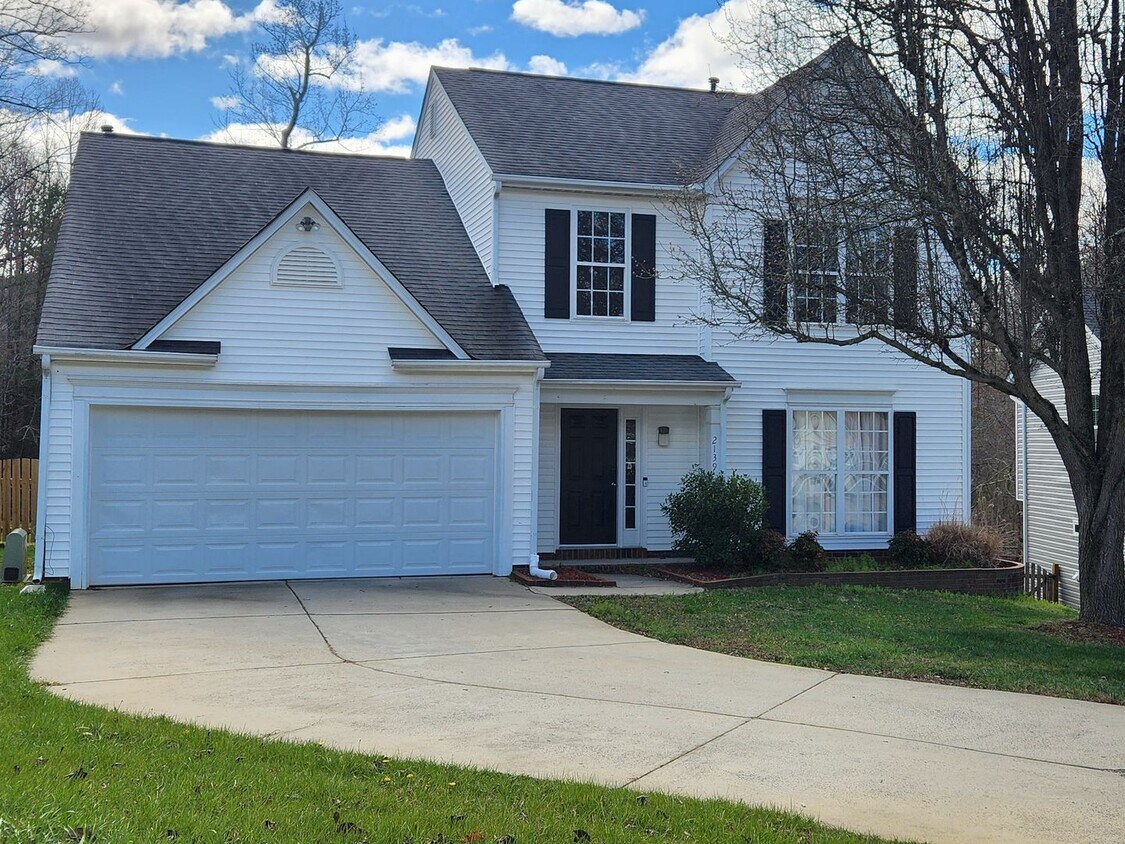 Foto principal - 4 Bedroom Home in Mallard Creek Area