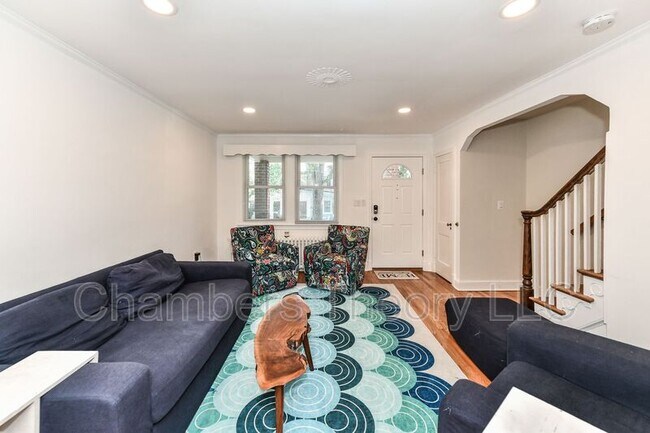 Building Photo - 2230 Observatory Pl NW