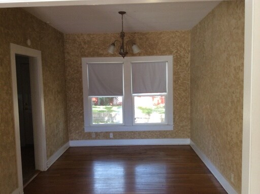 Building Photo - 128 W Oak St