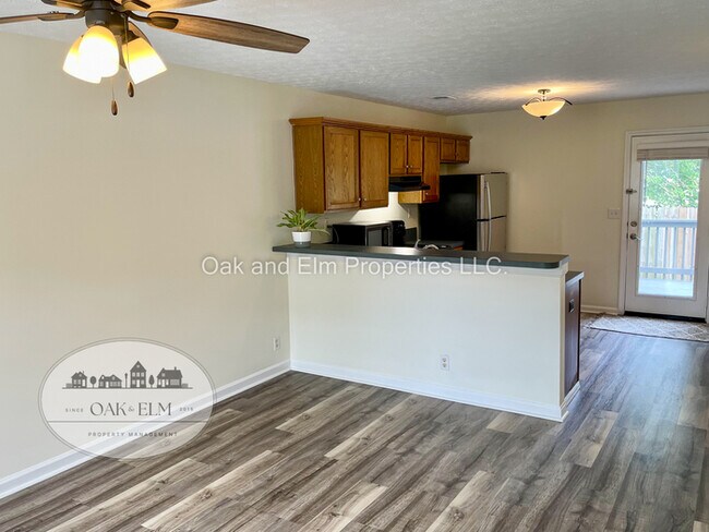 Foto del edificio - Updated 3 Bedroom Home with 2 Full Baths, ...