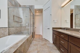 Building Photo - 5429C Hidalgo St