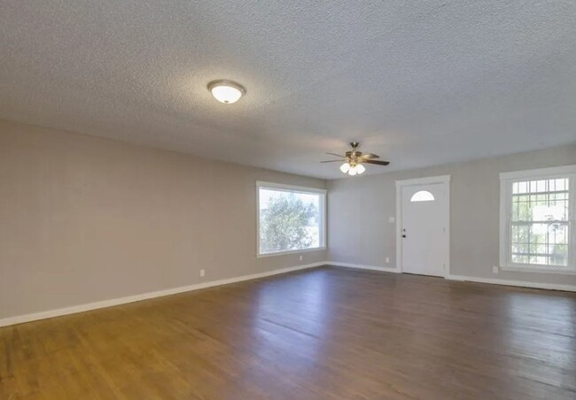 Foto del edificio - Spacious Townhome in Southeast Wichita