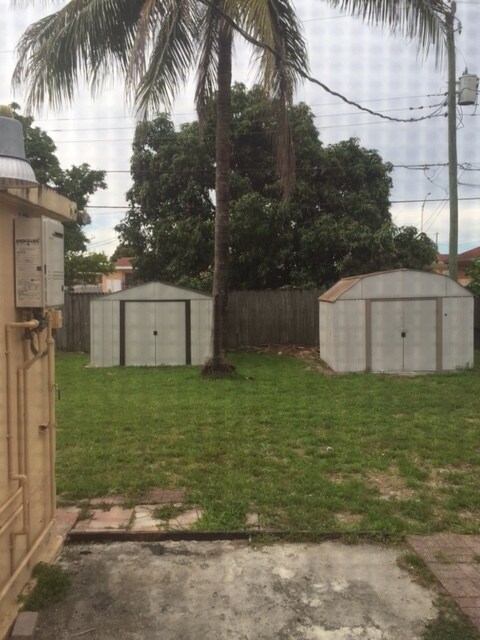 Building Photo - 825 W 34th St