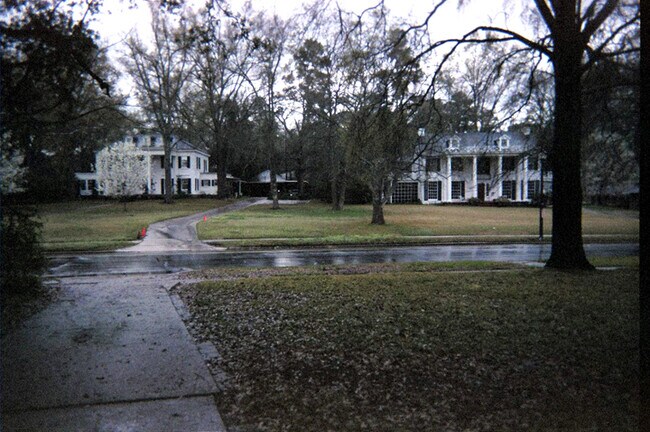 Building Photo - 636 Ockley Dr