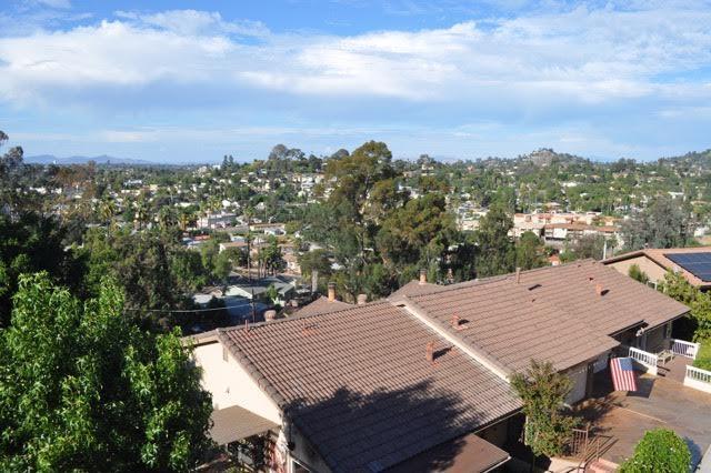 Foto del edificio - La Mesa 3 BR / 2.5 BA 2,152 SQFT "Stunning...