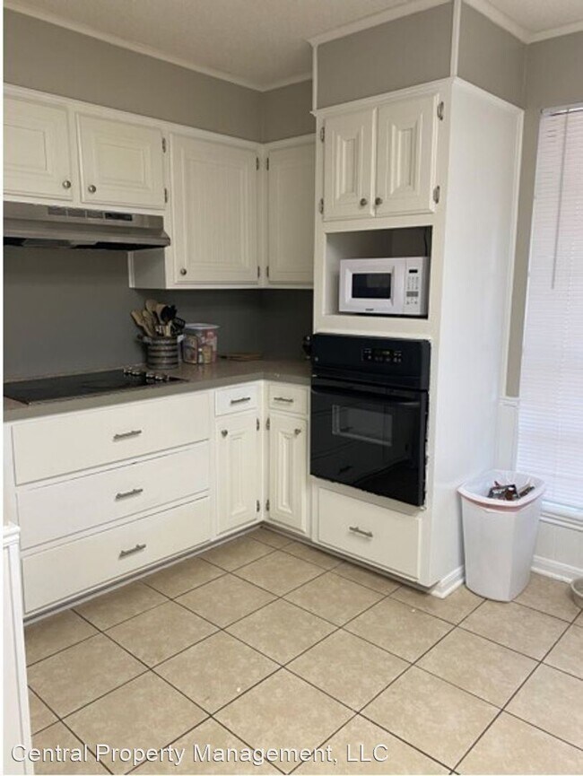 Building Photo - 4 br, 2.5 bath House - 13322 Dorset