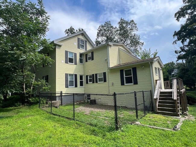 Building Photo - 271 Cordaville Rd