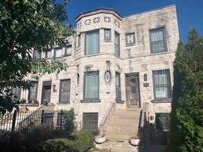 Building Photo - 1114 E 62nd St