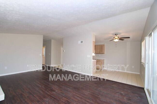 Foto del edificio - 3130 Balsamridge Dr