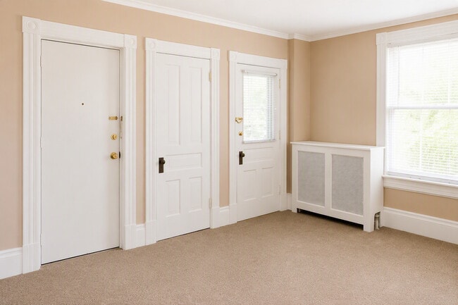Building Photo - 801 S Main St - Free Parking Included!