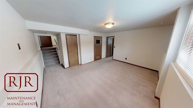 Building Photo - 3 br, 2 bath Townhome - 1409 S Washington St