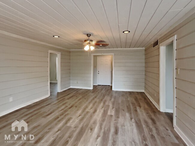 Building Photo - 3984 Lacewood Dr