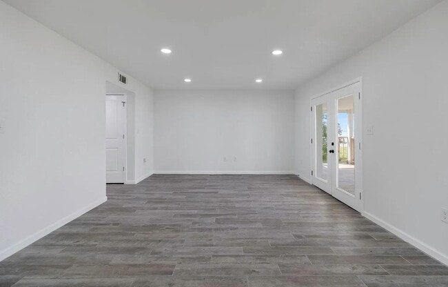 Building Photo - 810 W Cattle Dr