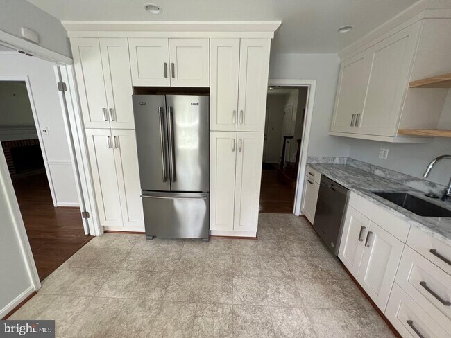 Foto del edificio - 6407 Kenhowe Dr